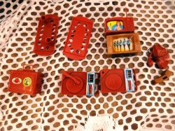 BUSY BARBIE BROWN ACCESSORIES SUITCASE TV RECORD PLAYER TRAY GLASSES CHOICE